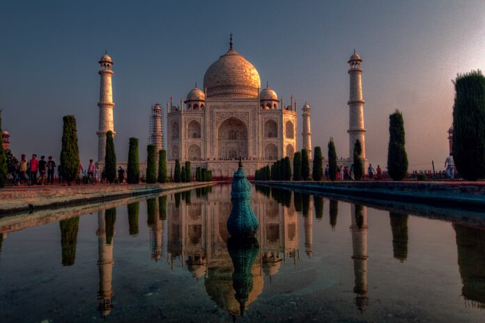 27979496-taj-mahal-7260693